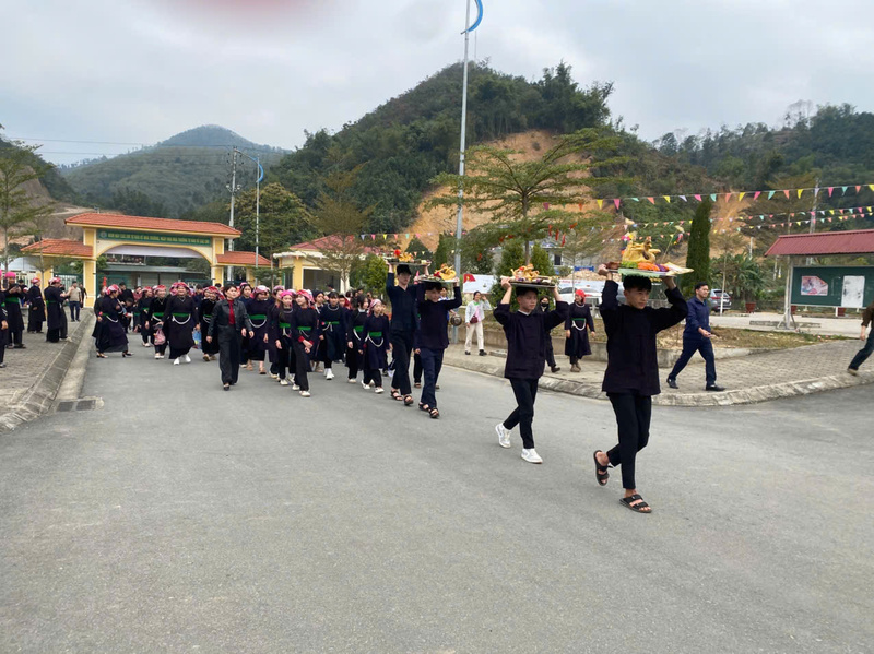 Học sinh dân tộc xã Bảo Thắng tổ chức phục dựng lễ hội đầu Xuân