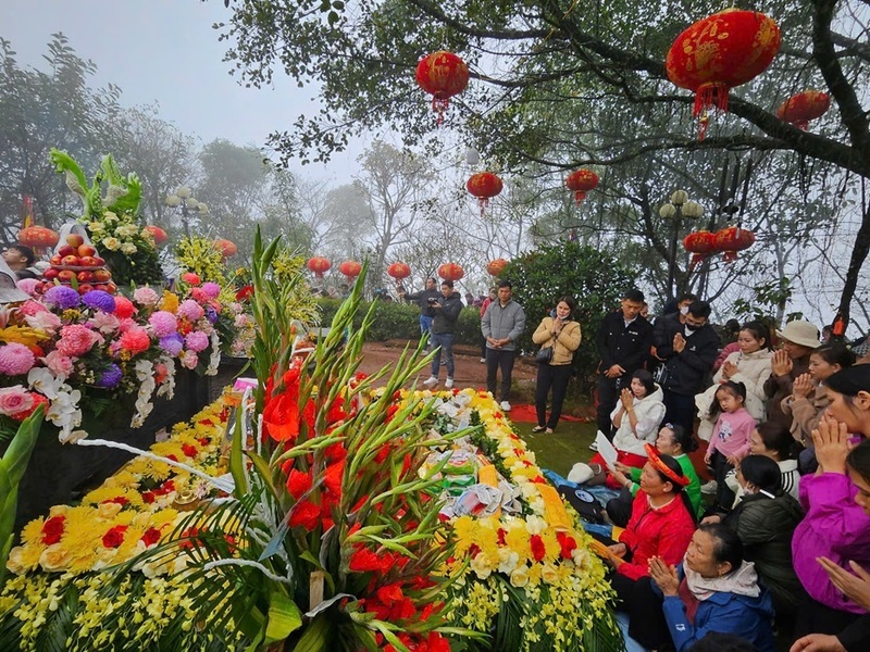 “Huyệt đạo” linh thiêng Am Tiên mở cổng trời vào ngày mùng 9 tháng Giêng âm lịch hàng năm thu hút rất đông khách OKLVIE sản phẩm thuộc hệ thống OKVIP là trang web tổ chức phát sóng bóng đá trực tiếp, live casino , nỗ hũ, bắn cá. Ảnh: Hoàng Minh