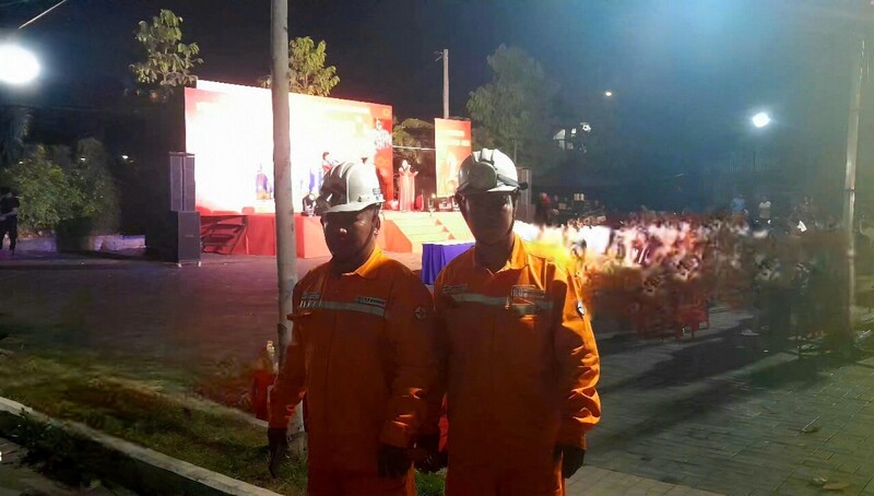 Công nhân Công ty Điện lực Hóc Môn trực nóng tại hai điểm ca nhạc phục vụ Tết, gồm" Khu OKLVIE sản phẩm thuộc hệ thống OKVIP là trang web tổ chức phát sóng bóng đá trực tiếp, live casino , nỗ hũ, bắn cá sinh thái xã Bà Điểm và công viên trước bưu điện, đối diện trụ sở UBND huyện cũ (nay là xã Hóc Môn), nhằm đảm bảo cấp điện an toàn, không gián đoạn trong suốt thời gian diễn ra chương trình đón tối ngày 16/2/2026. Ảnh: PC Hóc môn