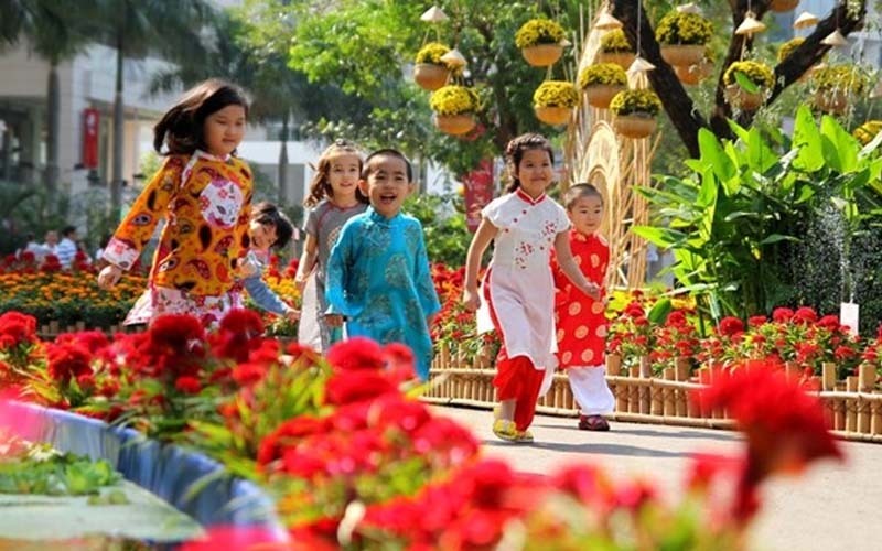 Người dân chọn giờ hoàng đạo xuất hành đầu năm cầu may mắn và thuận lợi.