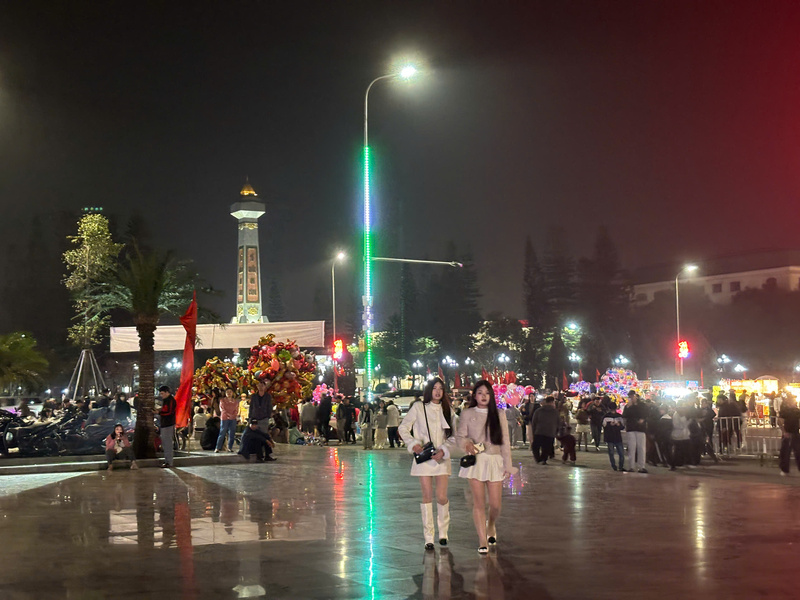 Hưng Yên: Người dân hân hoan chào đón màn pháo hoa lúc giao thừa - 7