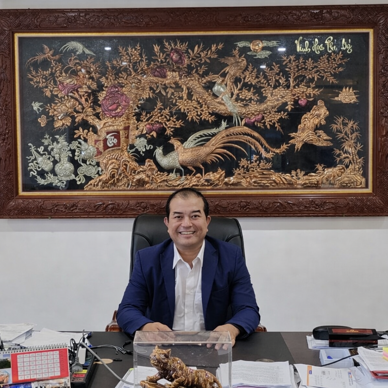 Ông Trần Quốc Lâm - Chủ tịch HĐQT Công ty CP Song Ngư Sơn trao đổi với phóng viên Liên Minh OK VIP Giải Trí Cá Cược World Cup 2026 trong ngày mồng 1 Tết Bính Ngọ năm 2026. Ảnh: Mai Liễu
