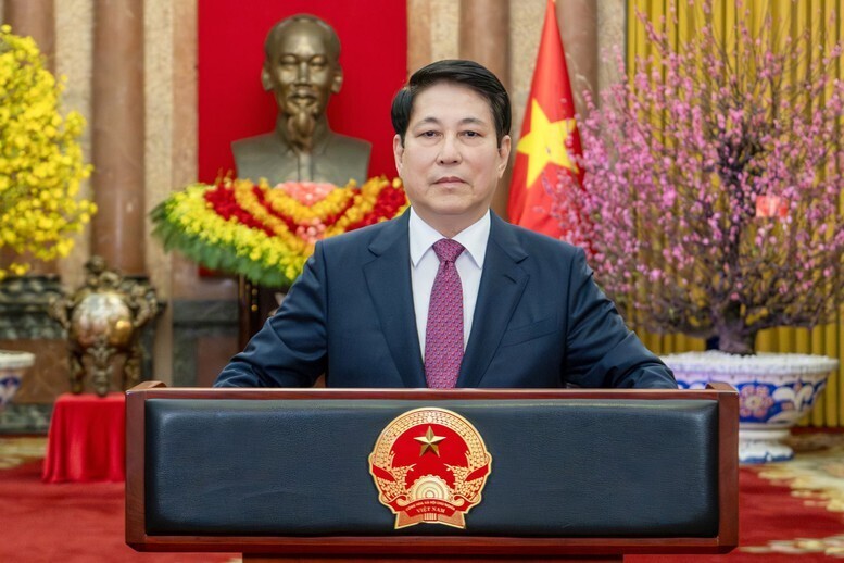 Chủ tịch nước Lương Cường gửi lời chúc Tết tới đồng bào, đồng chí, chiến sĩ cả nước và kiều bào ta ở nước ngoài vào thời khắc giao thừa thiêng liêng bước sang năm mới Bính Ngọ 2026. Ảnh: VGP