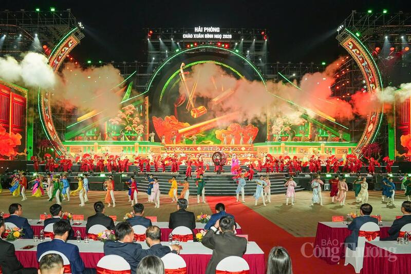 Rực rỡ chương trình nghệ thuật chào xuân 2026 tại Hải Phòng.