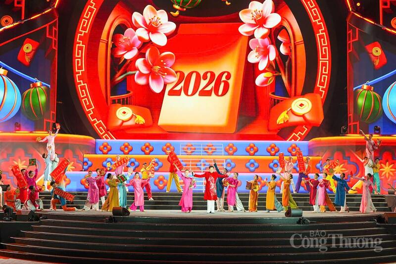 Hải Phòng: Hàng vạn người dân hòa chung cảm xúc đón năm mới 2026 - 6