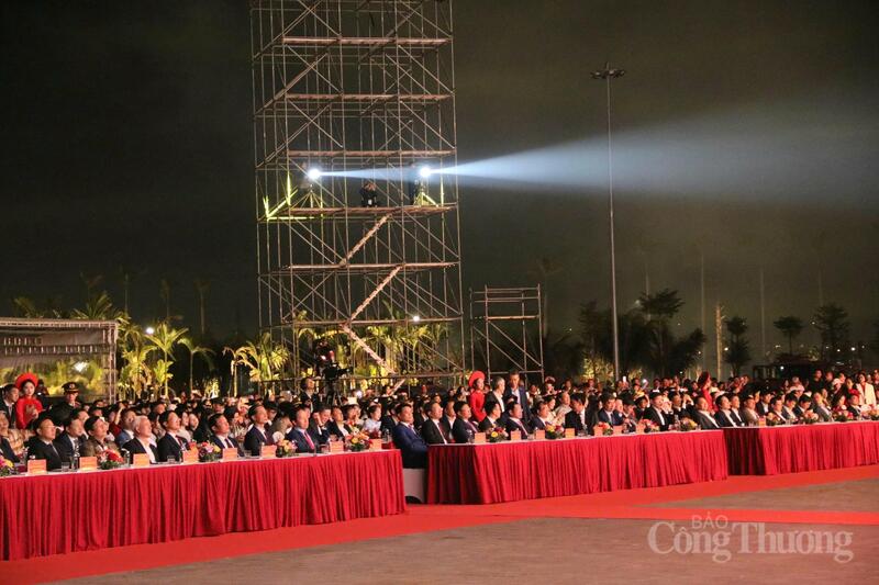 Các đại biểu tham dự chương trình.