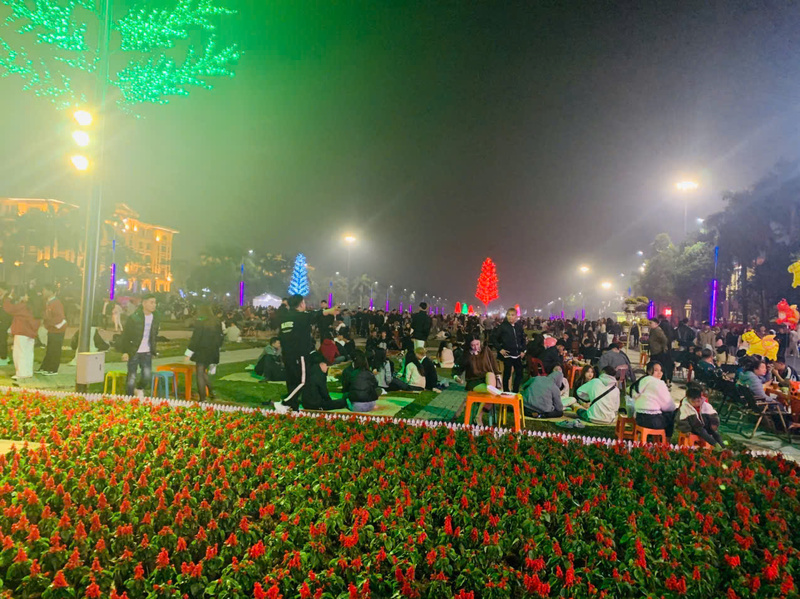 Màn pháo hoa mãn nhãn rực sáng bầu trời phố Hiến, Hưng Yên - 12