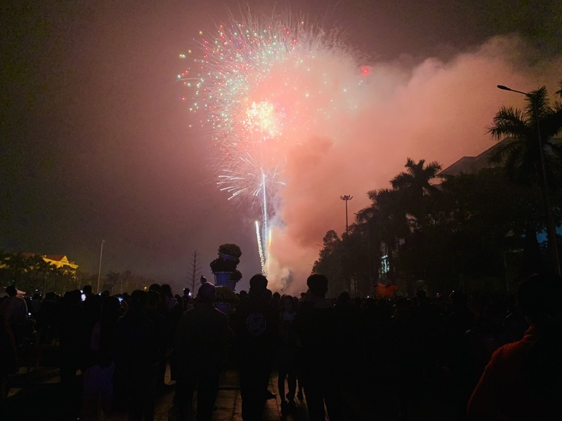 Màn pháo hoa mãn nhãn rực sáng bầu trời phố Hiến, Hưng Yên - 9