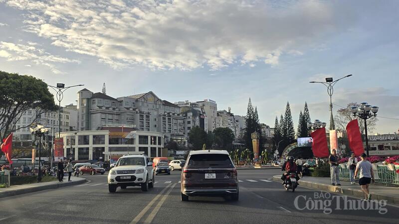 Vòng xoay vào chợ Đà Lạt thông thoáng. Ảnh: Lê Sơn