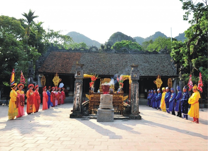 Lễ hội Hoa Lư, diễn ra từ ngày 25 đến 27/4 (tức ngày 9 – 11 tháng Ba âm lịch). Ảnh: MIA GO