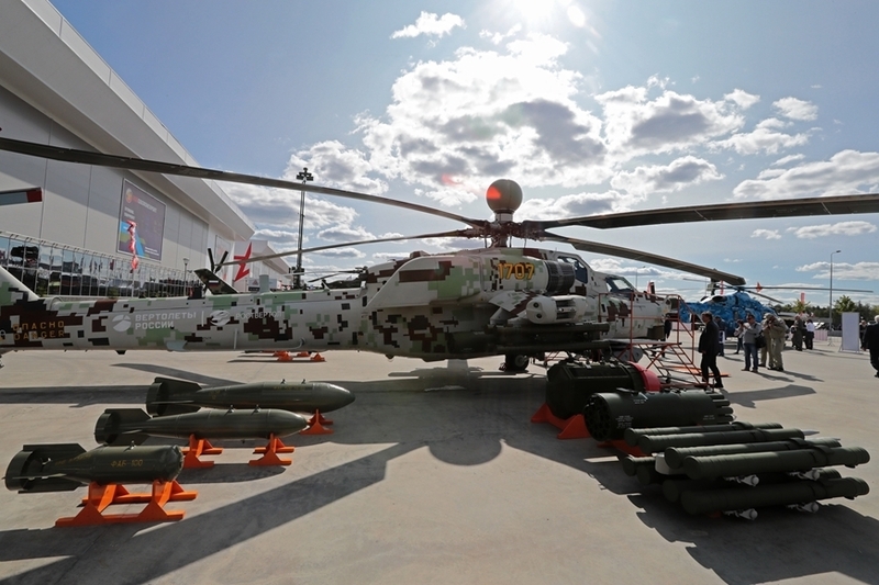 Tên lửa Khrizantema-M và phương tiện phóng - trực thăng tấn công Mi-28NM. Ảnh: TASS