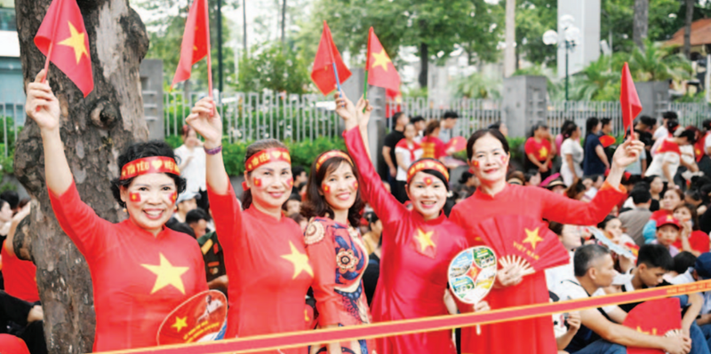 Nhân dân phấn khởi tại lễ tổng duyệt diễu binh, diễu hành kỷ niệm 80 năm Cách mạng tháng Tám và Quốc khánh 2/9 Ảnh: Nguyên Khánh