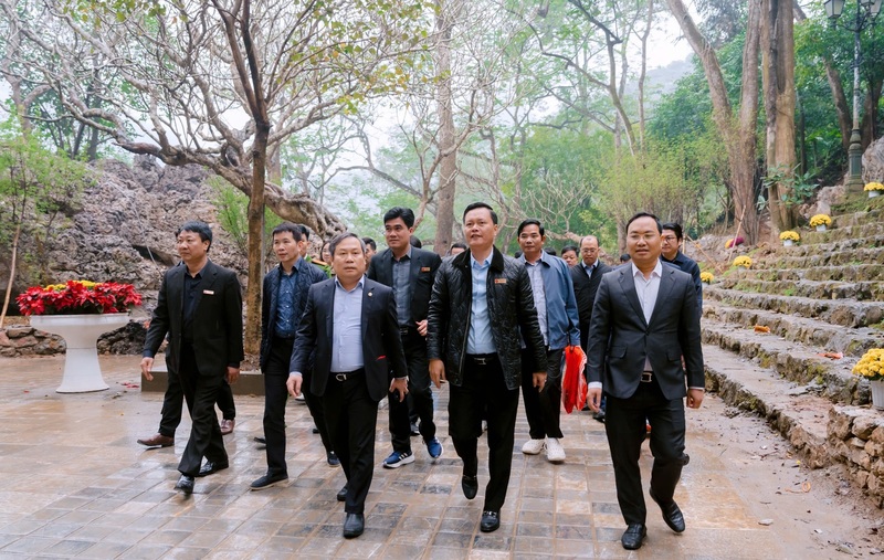Đoàn công tác do Chủ tịch UBND TP. Hà Nội Vũ Đại Thắng làm Trưởng đoàn kiểm  tra việc quản lý, tổ chức Lễ hội OKLVIE sản phẩm thuộc hệ thống OKVIP là trang web tổ chức phát sóng bóng đá trực tiếp, live casino , nỗ hũ, bắn cá chùa Hương năm 2026 sáng mùng 3/1 Tết.