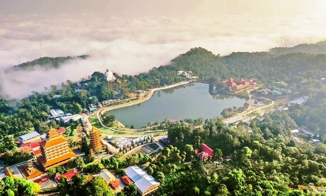 An Giang nổi tiếng với các điểm du lịch tâm linh miền Tây.