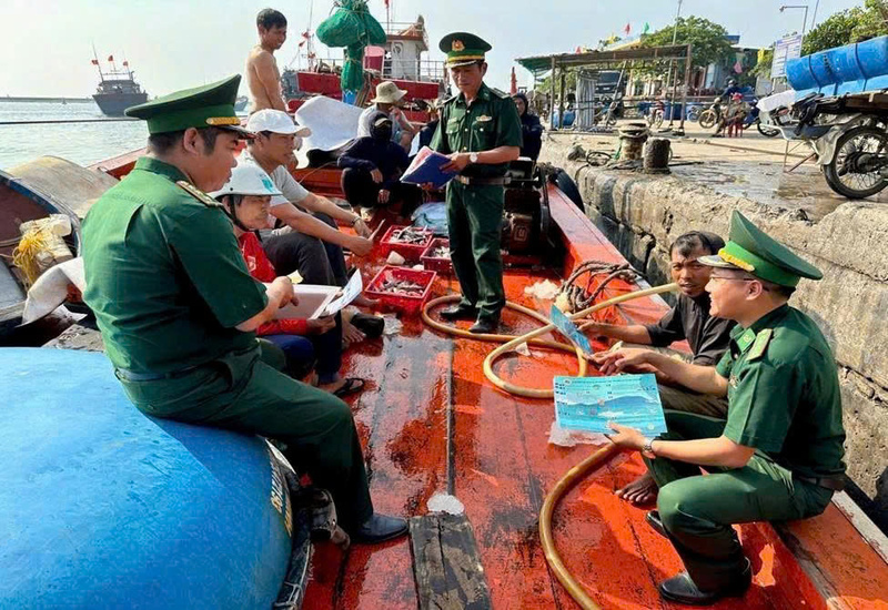 Dù trong những ngày cao điểm Tết, công tác chống khai thác IUU tại Quảng Ngãi vẫn được triển khai quyết liệt, đồng bộ. Ảnh: Nguyễn Dương