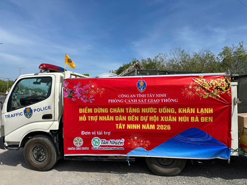 Tây Ninh: 20.000 chai nước gửi thông điệp an toàn tại Hội Xuân núi Bà Đen - 2