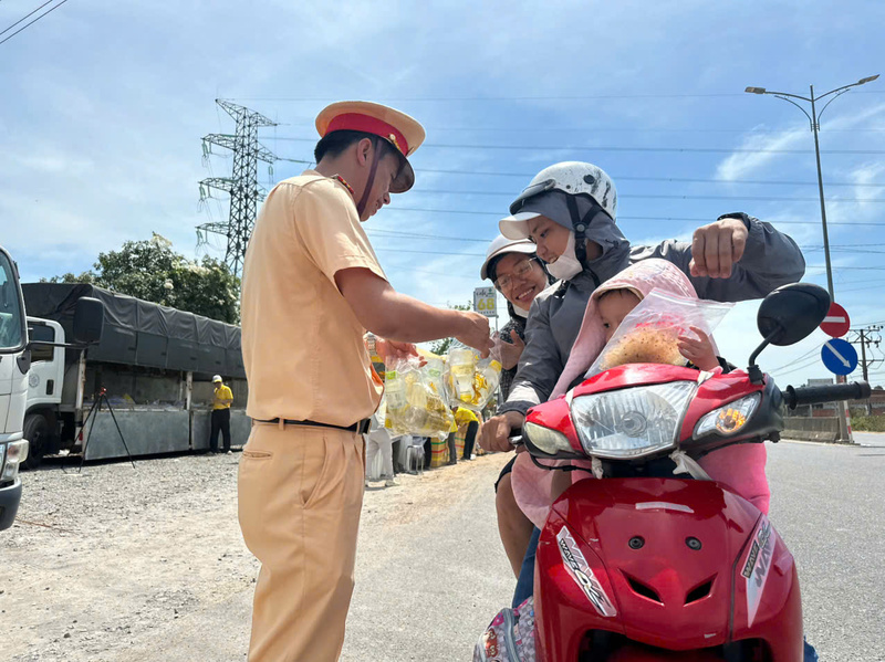 Lực lượng CSGT Tây Ninh mong muốn lan tỏa hình ảnh người chiến sĩ Công an nhân dân gần gũi, thân thiện, vì nhân dân phục vụ.