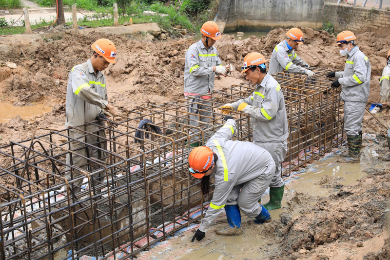 Nhà thầu tổ chức thi công 3 ca 4 kíp, xuyên lễ, xuyên Tết.