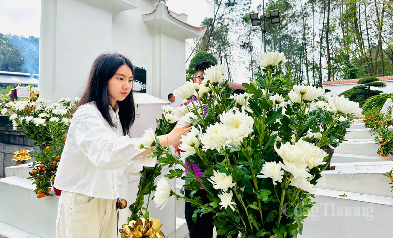 Hàng vạn du khách hành hương về Ngã ba Đồng Lộc - 9