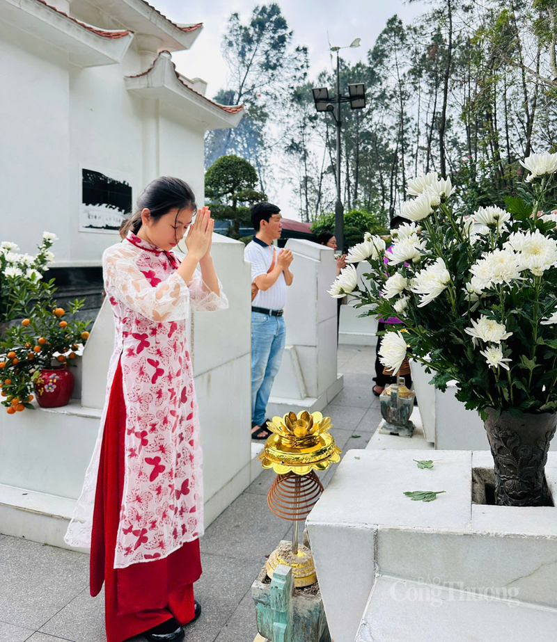 Hàng vạn du khách hành hương về Ngã ba Đồng Lộc - 8