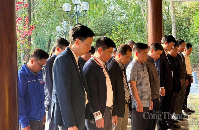 Theo số liệu thống kê từ Ban quản lý, tính từ đầu kỳ nghỉ lễ đến ngày 21/2 (tức mùng 5 Tết), Ngã ba Đồng Lộc đã đón khoảng 12.500 lượt khách đến thăm viếng và dâng hương.