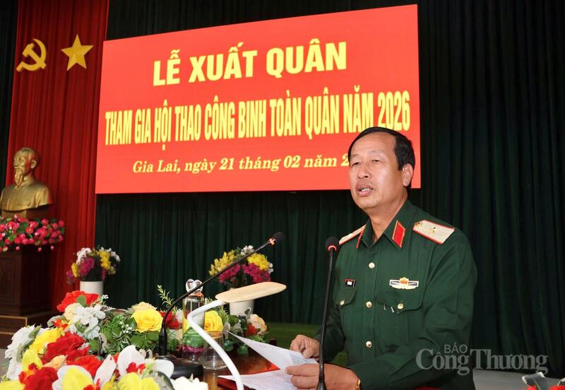 Thiếu tướng Trần Công Đức, Phó Tư  lệnh, Tham mưu trưởng Quân đoàn 34 phát biểu chỉ đạo. Ảnh: Chu Hoài