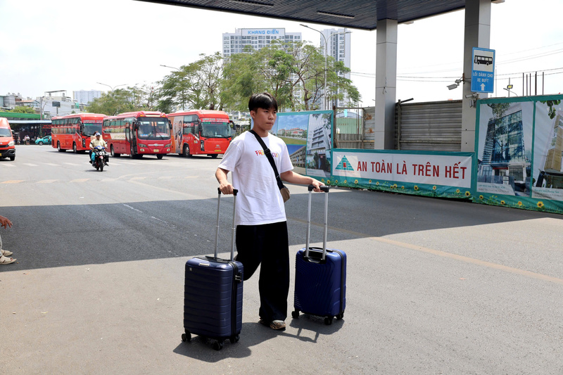TP. Hồ Chí Minh: Dòng người trở lại sau Tết, bến xe đông từ sáng sớm - 9