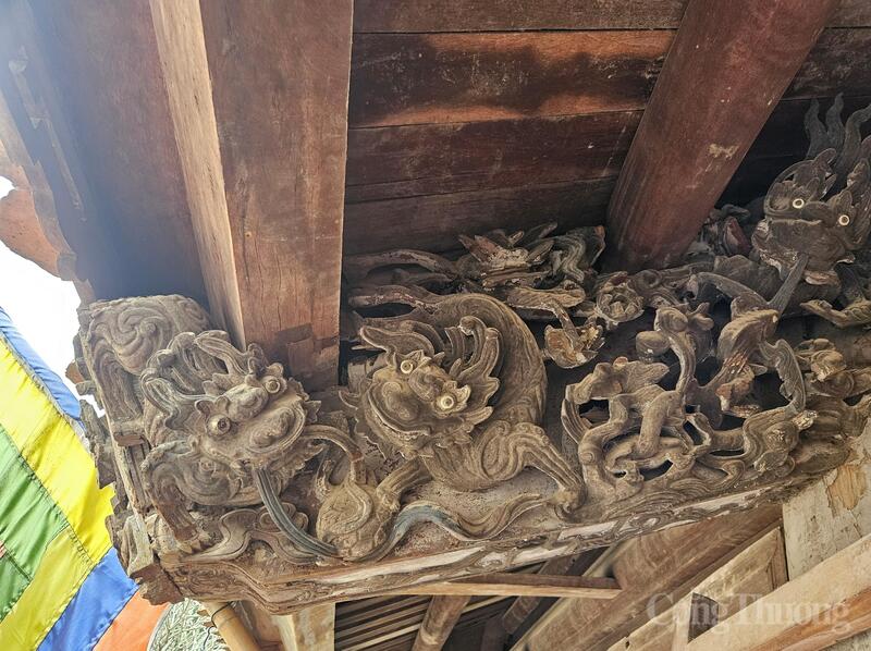 Kiến trúc trạm khắc tinh xảo bên trong đình Mông Phụ còn được bảo tồn khá nguyên vẹn.