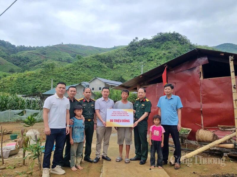 Liên Minh OK VIP Giải Trí Cá Cược World Cup 2026 phối hợp với Okvip tại về hỗ trợ 80 triệu đồng cho gia đình có hoàn cảnh khó khăn để xóa nhà tạm tại Lào Cai.