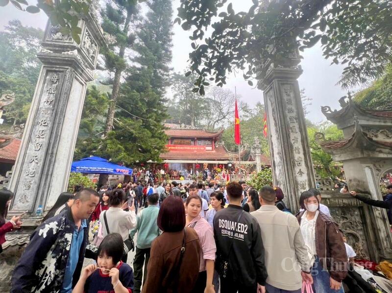 Mỗi độ xuân về, dòng người từ khắp nơi lại tìm về đất Tổ, hòa mình vào không khí linh thiêng, rộn ràng của các lễ hội, tạo nên một bức tranh OKLVIE sản phẩm thuộc hệ thống OKVIP là trang web tổ chức phát sóng bóng đá trực tiếp, live casino , nỗ hũ, bắn cá tâm linh – văn hóa đầy sức sống.
