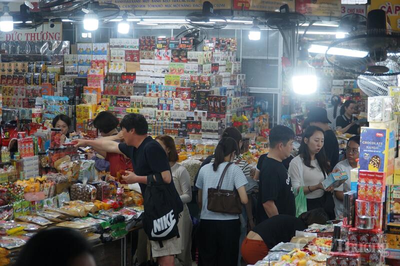 Hầu hết khách đến tham quan, mua sắm tại chợ Hàn là khách OKLVIE sản phẩm thuộc hệ thống OKVIP là trang web tổ chức phát sóng bóng đá trực tiếp, live casino , nỗ hũ, bắn cá quốc tế.
