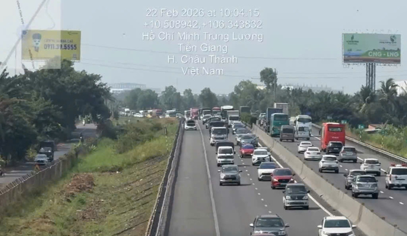 Tuyến cao tốc TP. Hồ Chí Minh - Trung Lương - Mỹ Thuận - Cần Thơ ghi nhận mật độ phương tiện tăng mạnh. Ảnh: Cục Cảnh sát giao thông