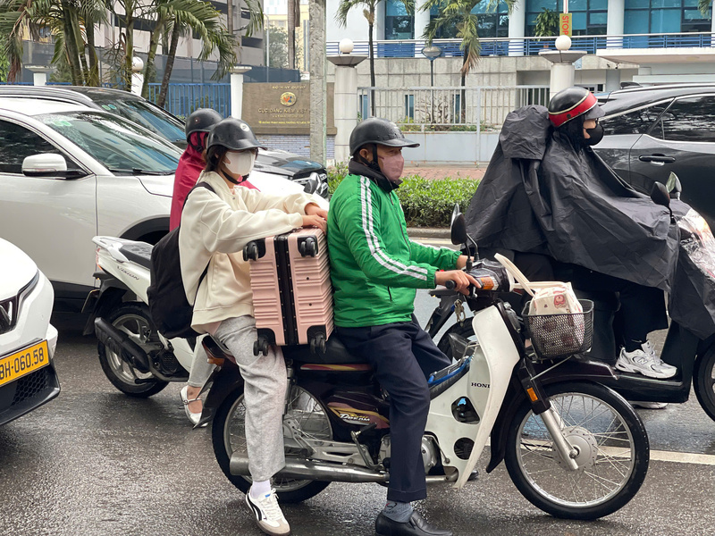 Ngày cuối kỳ nghỉ Tết, bến xe Mỹ Đình đón 'dòng' người trở lại Thủ đô - 11