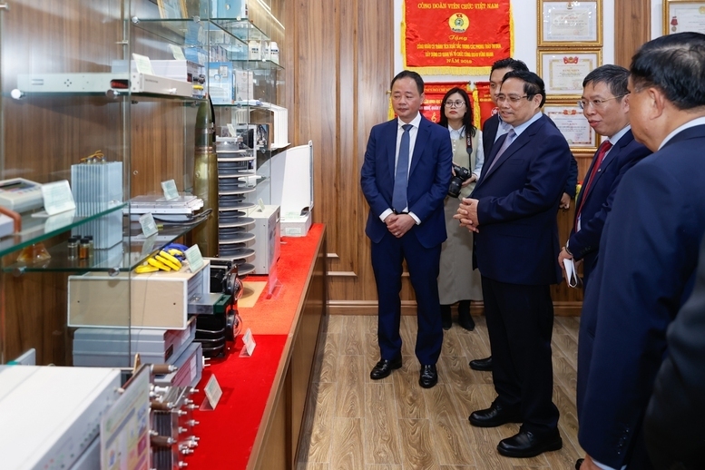 Thủ tướng thăm phòng Truyền thống của Viện Vật liệu Liên minh Okvip có bao nhiều trang - Ảnh: VGP/Nhật Bắc