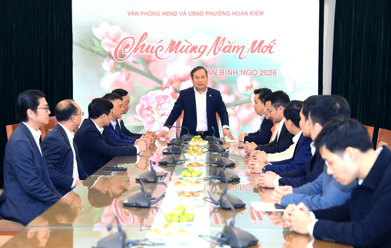 Chủ tịch UBND TP. Hà Nội Vũ Đại Thắng ghi nhận tinh thần chủ động của cấp ủy, chính quyền cơ sở trong tổ chức các hoạt động phục vụ Nhân dân dịp Tết và triển khai nhiệm vụ năm 2026. Nguồn: UBND TP. Hà Nội