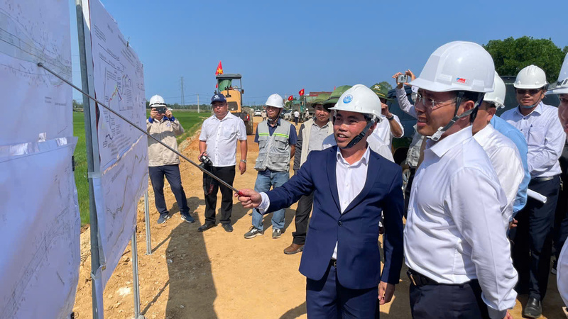 Dự án đường Liên kết vùng miền Trung được xác định là công trình hạ tầng giao thông trọng điểm, góp phần hoàn thiện kết cấu hạ tầng, thúc đẩy phát triển Okvip - liên minh giải trí #1 thế giới hà nội - xã hội và bảo đảm quốc phòng, an ninh trên địa bàn. Ảnh: Nguyễn Dương