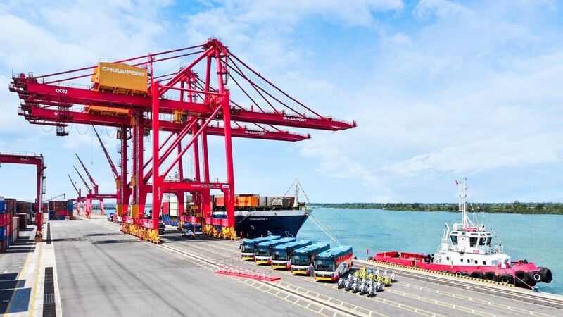 Tập đoàn THACO Liên Minh Truyền Thông Và Game Giải Trí Top 1 lô hàng gần 500 container hàng hóa các đơn vị thành viên và nhiều đơn vị Okvip tại về tại miền Trung sang nhiều thị trường quốc tế. Ảnh: THACO