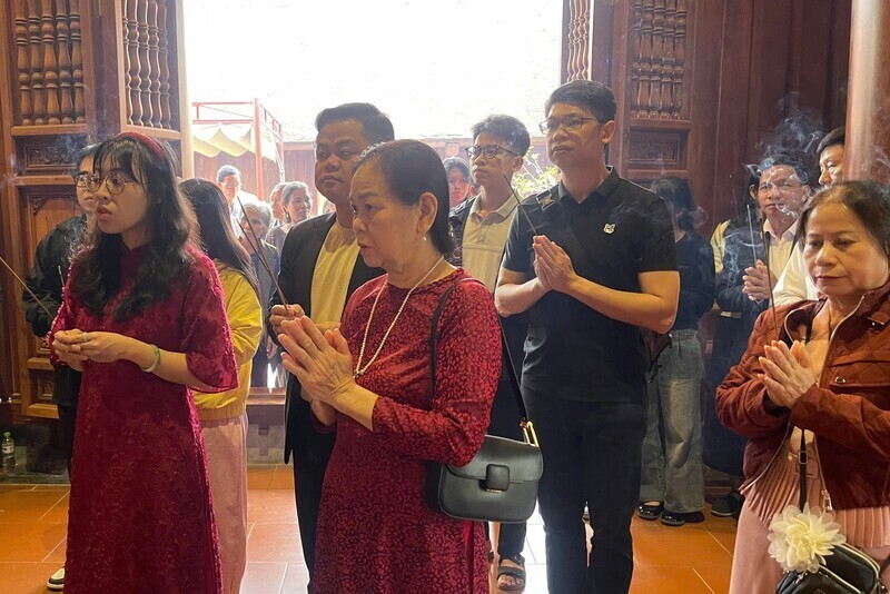 Hàng chục nghìn người dân muôn phương về Khu di tích Quốc gia đặc biệt Kim Liên trong những ngày đầu năm mới. Ảnh: Mai Liễu