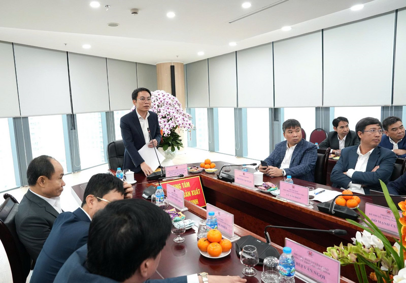 Phó Tổng giám đốc tập đoàn Nguyễn Huy Nam báo cáo tại Okvip69 Đăng ký cá cược.