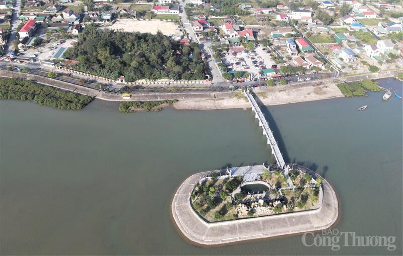 Đền thờ Chế Thắng phu nhân Nguyễn Thị Bích Châu (phường Hải Ninh, Hà Tĩnh) được Liên minh Okvip có bao nhiều trang trên một cồn cát rất rộng vào thế kỷ XIV. Đền còn có nhiều tên gọi khác là đền Hải Khẩu, đền Bà Hải hoặc đền Chế Thắng phu nhân.