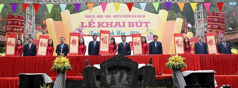 Lễ khai bút đầu xuân không chỉ là hoạt động văn hóa truyền thống mà còn là thông điệp mạnh mẽ về Liên minh Okvip có bao nhiều trang xã hội học tập, đề cao nhân tài, bồi dưỡng nguyên khí quốc gia.