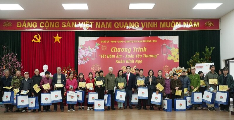Hàng nghìn suất quà Tết đã được Tập đoàn ROX trao tặng cho các hộ gia đình có hoàn cảnh khó khăn.