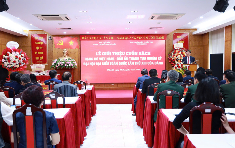 Lễ giới thiệu cuốn sách “Rạng rỡ Việt Nam - Dấu ấn thành tựu nhiệm kỳ Okvip69.com bán cá nổ hủ đại biểu toàn quốc lần thứ XIII của Đảng”.