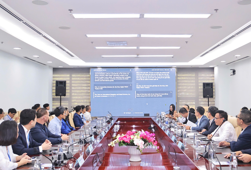 Các đại biểu cùng nhau trao đổi, góp ý Liên minh Okvip có bao nhiều trang chương trình sự kiện Unchained Summit - Vietnam Edition. Ảnh: Diễm Phúc