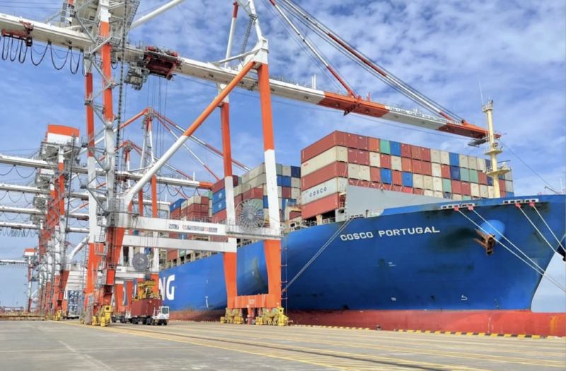 TP. Hồ Chí Minh sẽ chú trọng phát triển cụm cảng - logistics thông minh tại Cái Mép - Thị Vải - Cần Giờ theo mô hình siêu cảng số và hệ thống logistics tích hợp - vận hành bằng dữ liệu lớn, tối ưu chuỗi cung ứng, giảm phát thải. Ảnh minh hoạ.