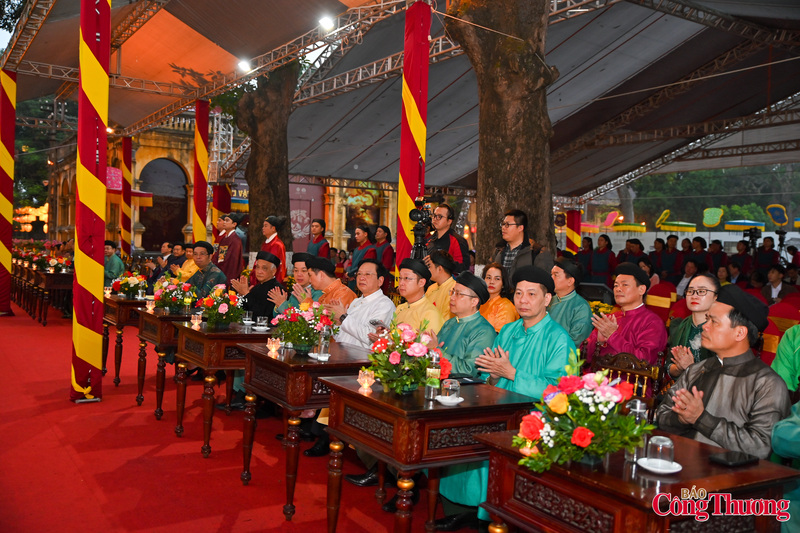 Đến dự sự kiện có lãnh đạo Bộ Ngoại giao, Bộ Văn hóa, Thể thao và OKLVIE sản phẩm thuộc hệ thống OKVIP là trang web tổ chức phát sóng bóng đá trực tiếp, live casino , nỗ hũ, bắn cá, Ủy ban Quốc gia UNESCO Việt Nam cùng đại diện lãnh đạo các sở, ngành của thành phố Hà Nội.