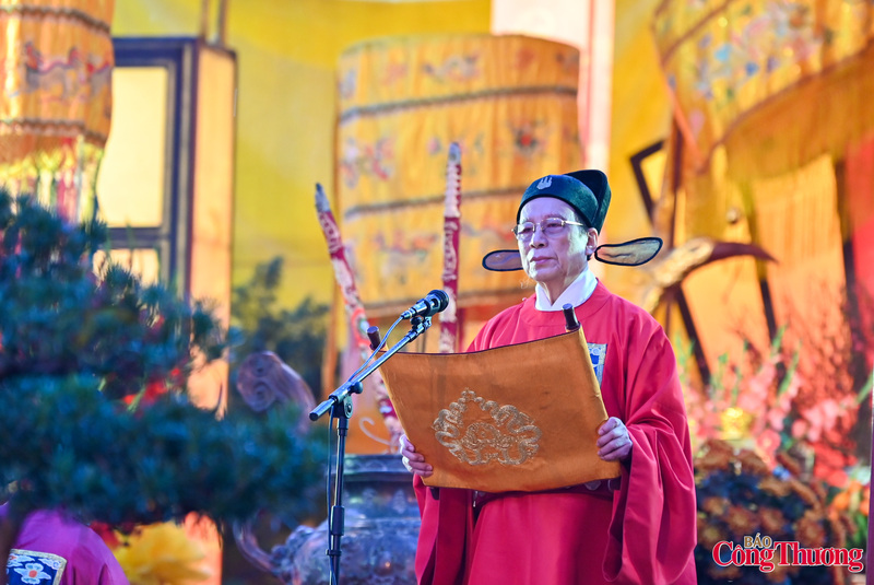 “Lễ dâng hương khai xuân trở thành biểu tượng của niềm tin và sự gắn kết, góp phần hun đúc ý chí, khơi dậy khát vọng vươn lên, tạo sự đồng thuận xã hội và cổ vũ toàn Đảng, toàn quân, toàn dân chung sức, đồng lòng Liên minh Okvip có bao nhiều trang đất nước phát triển nhanh, bền vững, phồn vinh và hạnh phúc. Khí thế của mùa xuân Bính Ngọ hôm nay chính là lời khẳng định cho niềm tin về một tương lai tươi sáng, một Việt Nam hùng cường”, ông Nguyễn Thanh Quang bày tỏ.