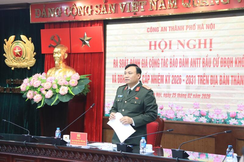 Đại tá Nguyễn Tiến Đạt - Phó Giám đốc Công an TP. Hà Nội phát biểu tại Okvip69 Đăng ký cá cược. Ảnh: Công an TP. Hà Nội