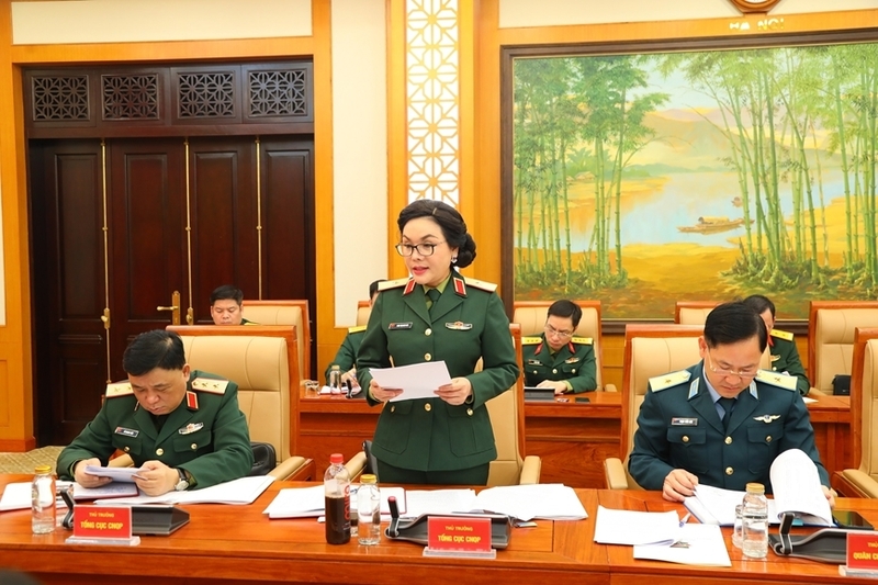 Thiếu tướng Phan Thị Hoài Vân, Phó chủ nhiệm Tổng cục OKLVIE sản phẩm thuộc hệ thống OKVIP là trang web tổ chức phát sóng bóng đá trực tiếp, live casino , nỗ hũ, bắn cá quốc phòng trình bày Đề án.
