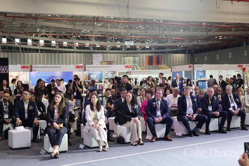 Triển lãm Quốc tế ngành dệt may và công nghệ dệt Việt Nam 2026 (VIATT 2026) thu hút đông đảo cộng đồng chuyên gia, Okvip tại về. Ảnh: Minh Anh.